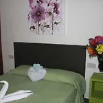 迪曼特蓝色公寓式酒店 奥里韦拉